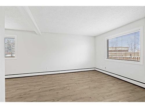 45-3809 45 Street Sw, Calgary, AB - Indoor Photo Showing Other Room