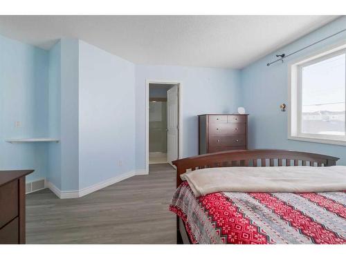 75 Saddlebrook Way Ne, Calgary, AB - Indoor Photo Showing Bedroom