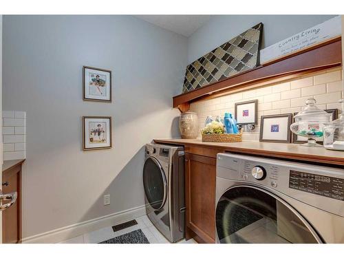 120 Heritage Isle, Heritage Pointe, AB - Indoor Photo Showing Laundry Room