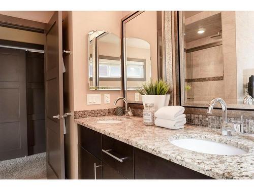 532 23 Avenue Sw, Calgary, AB - Indoor Photo Showing Bathroom