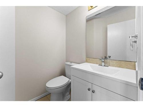 3819 Catalina Boulevard Ne, Calgary, AB - Indoor Photo Showing Bathroom