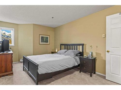 101-1080A Cougar Creek Drive, Canmore, AB - Indoor Photo Showing Bedroom