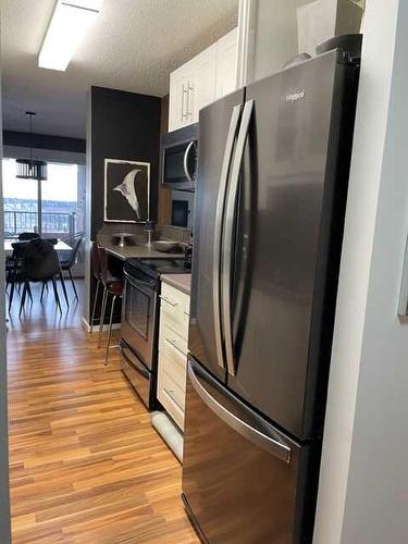 802-12303 Jasper Avenue Nw, Edmonton, AB - Indoor Photo Showing Kitchen