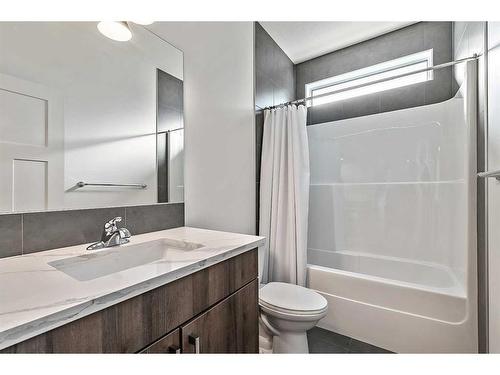 195 Riverwood Crescent, Diamond Valley, AB - Indoor Photo Showing Bathroom