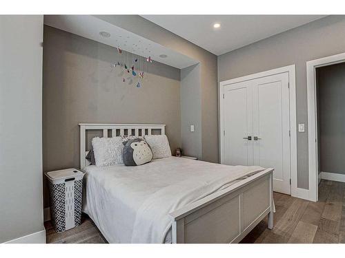 3216 14 Avenue Sw, Calgary, AB - Indoor Photo Showing Bedroom