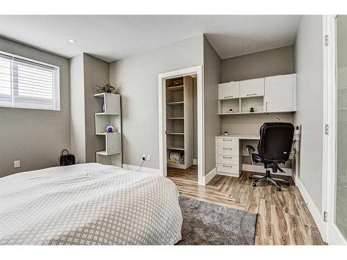 3216 14 Avenue Sw, Calgary, AB - Indoor Photo Showing Bedroom