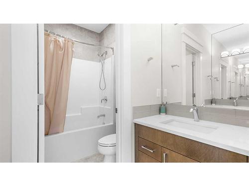 174 Aspen Summit Circle Sw, Calgary, AB - Indoor Photo Showing Bathroom