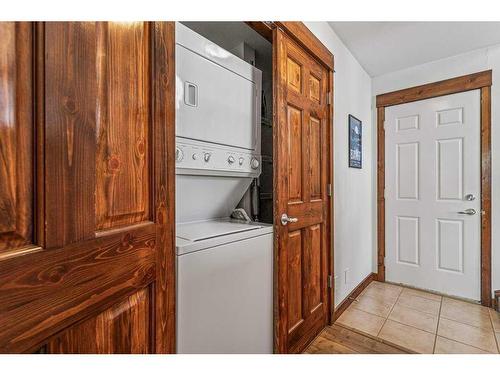 110-80 Dyrgas Gate, Canmore, AB - Indoor Photo Showing Laundry Room