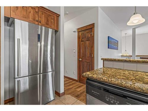 110-80 Dyrgas Gate, Canmore, AB - Indoor Photo Showing Kitchen