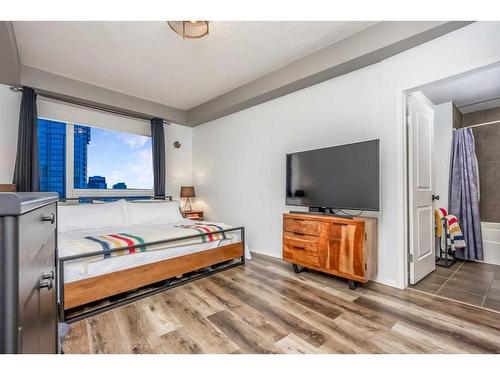 2211-1053 10 Street Sw, Calgary, AB - Indoor Photo Showing Bedroom