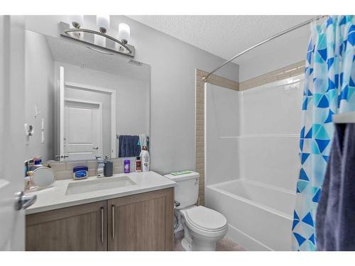 406-80 Carrington Plaza Nw, Calgary, AB - Indoor Photo Showing Bathroom