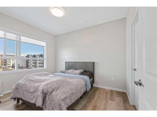 406-80 Carrington Plaza Nw, Calgary, AB - Indoor Photo Showing Bedroom