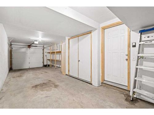 3150 New Brighton Gardens Se, Calgary, AB - Indoor Photo Showing Garage