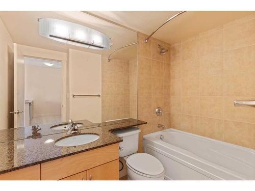 1503-8880 Horton Road Sw, Calgary, AB - Indoor Photo Showing Bathroom