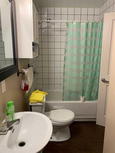 15 Taralake Street Ne, Calgary, AB - Indoor Photo Showing Bathroom