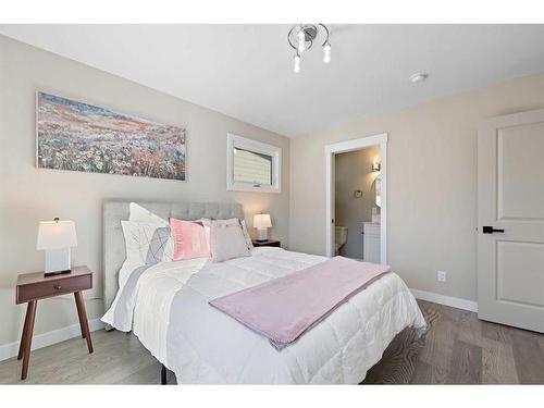2924 Lathom Crescent Sw, Calgary, AB - Indoor Photo Showing Bedroom
