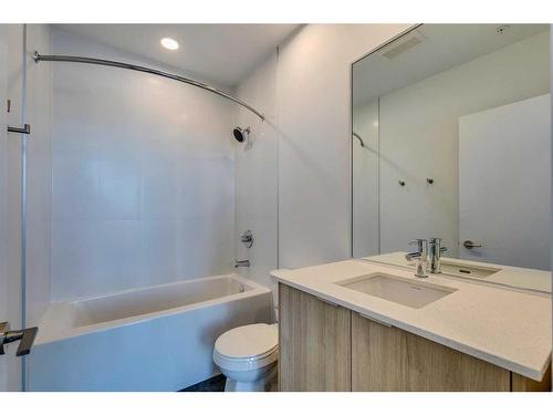 1501-1319 14 Avenue Sw, Calgary, AB - Indoor Photo Showing Bathroom