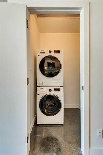 1501-1319 14 Avenue Sw, Calgary, AB - Indoor Photo Showing Laundry Room