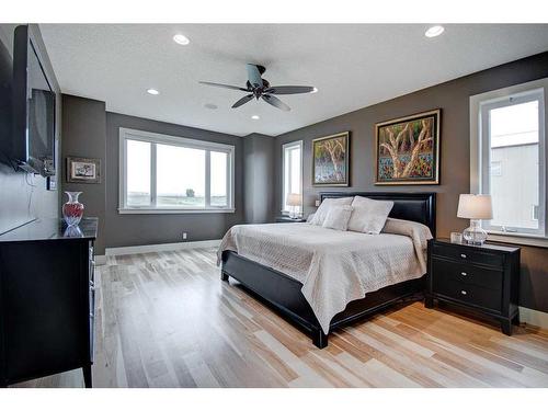 232060 Range Road 245, Rural Wheatland County, AB - Indoor Photo Showing Bedroom