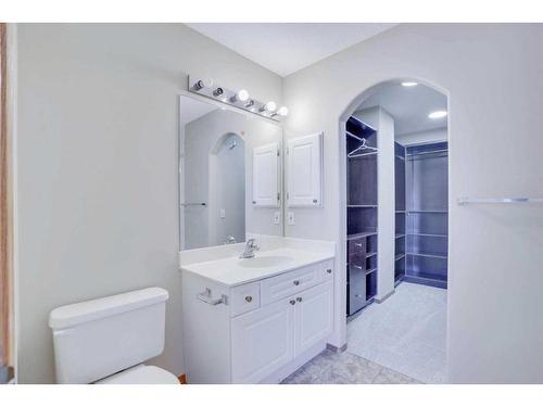 71 Taracove Crescent Ne, Calgary, AB - Indoor Photo Showing Bathroom
