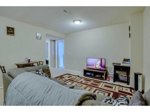 71 Taracove Crescent Ne, Calgary, AB - Indoor Photo Showing Bedroom