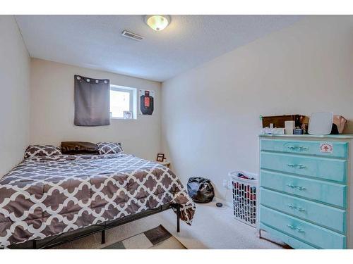 71 Taracove Crescent Ne, Calgary, AB - Indoor Photo Showing Bedroom
