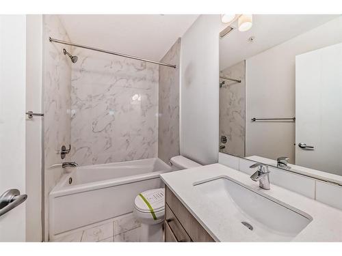 304-1629 38 Street Sw, Calgary, AB - Indoor Photo Showing Bathroom