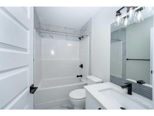 35 Lakewood Mews, Strathmore, AB - Indoor Photo Showing Bathroom