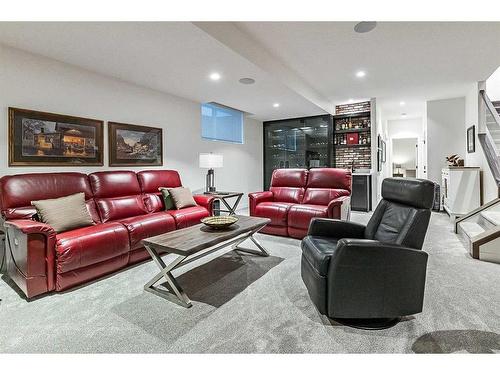 320 11 Street Nw, Calgary, AB - Indoor Photo Showing Living Room