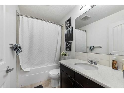 180 Nolancrest Circle Nw, Calgary, AB - Indoor Photo Showing Bathroom