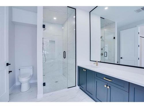 1431 43 Street Sw, Calgary, AB - Indoor Photo Showing Bathroom