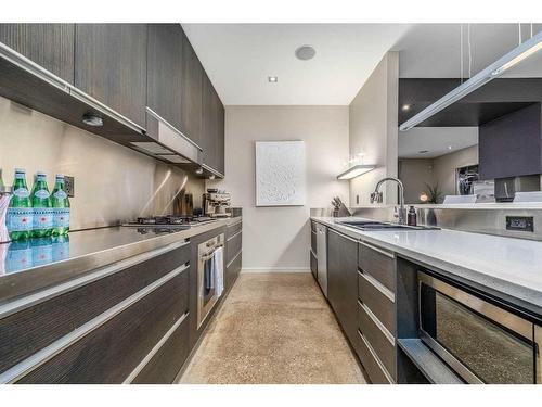 B-1312 Gladstone Road Nw, Calgary, AB - Indoor Photo Showing Kitchen With Upgraded Kitchen