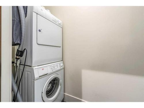 B-1312 Gladstone Road Nw, Calgary, AB - Indoor Photo Showing Laundry Room