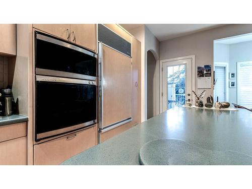 606 27 Avenue Ne, Calgary, AB - Indoor Photo Showing Kitchen