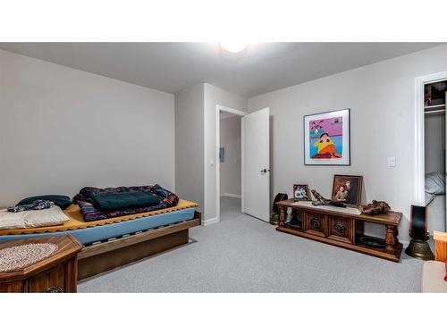 606 27 Avenue Ne, Calgary, AB - Indoor Photo Showing Bedroom