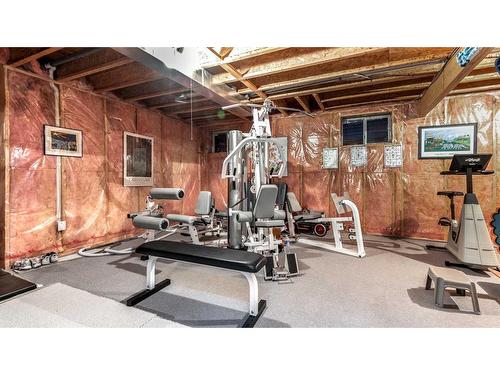 606 27 Avenue Ne, Calgary, AB - Indoor Photo Showing Gym Room