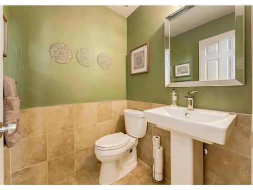 111 16 Street Nw, Calgary, AB - Indoor Photo Showing Bathroom