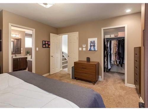 111 16 Street Nw, Calgary, AB - Indoor Photo Showing Bedroom