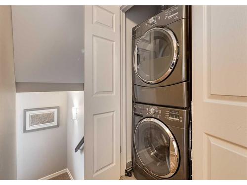 111 16 Street Nw, Calgary, AB - Indoor Photo Showing Laundry Room
