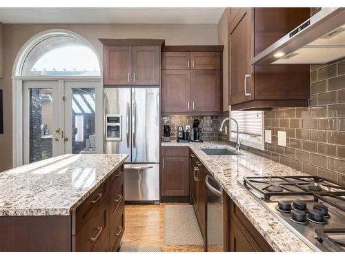111 16 Street Nw, Calgary, AB - Indoor Photo Showing Kitchen