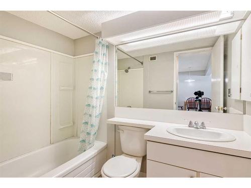 105A-5601 Dalton Drive Nw, Calgary, AB - Indoor Photo Showing Bathroom