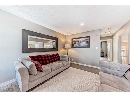 440 Cantrell Drive Sw, Calgary, AB - Indoor Photo Showing Living Room