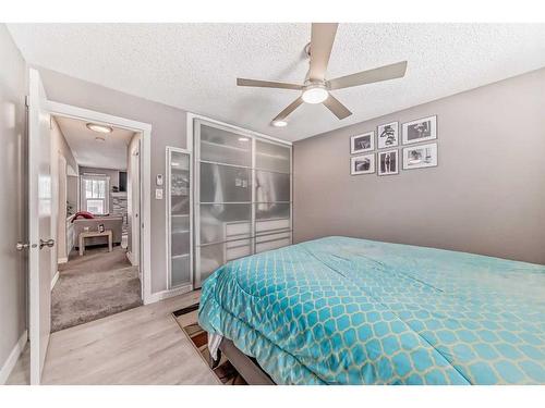 440 Cantrell Drive Sw, Calgary, AB - Indoor Photo Showing Bedroom