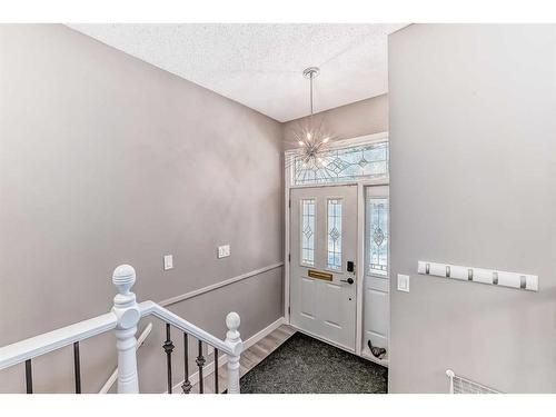 440 Cantrell Drive Sw, Calgary, AB - Indoor Photo Showing Other Room