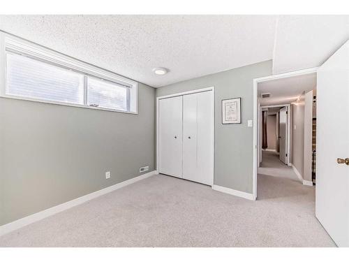 440 Cantrell Drive Sw, Calgary, AB - Indoor Photo Showing Other Room