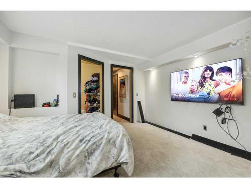 618 10 Street Ne, Calgary, AB - Indoor Photo Showing Bedroom