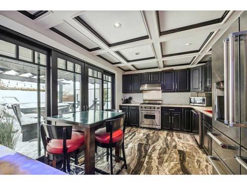 618 10 Street Ne, Calgary, AB - Indoor Photo Showing Kitchen With Upgraded Kitchen