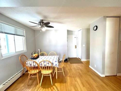 302B-5601 Dalton Drive Nw, Calgary, AB - Indoor Photo Showing Dining Room