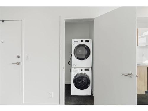 810-1319 14 Avenue Sw, Calgary, AB - Indoor Photo Showing Laundry Room