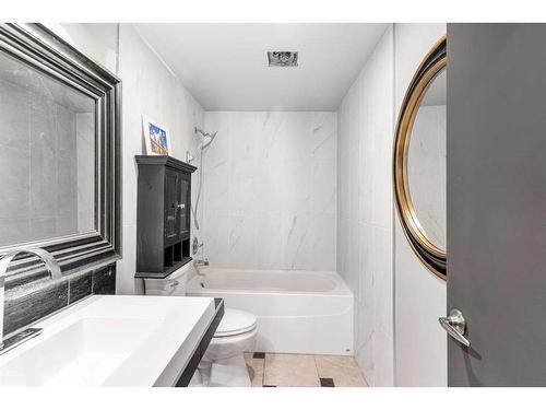 202-912 19 Avenue Sw, Calgary, AB - Indoor Photo Showing Bathroom